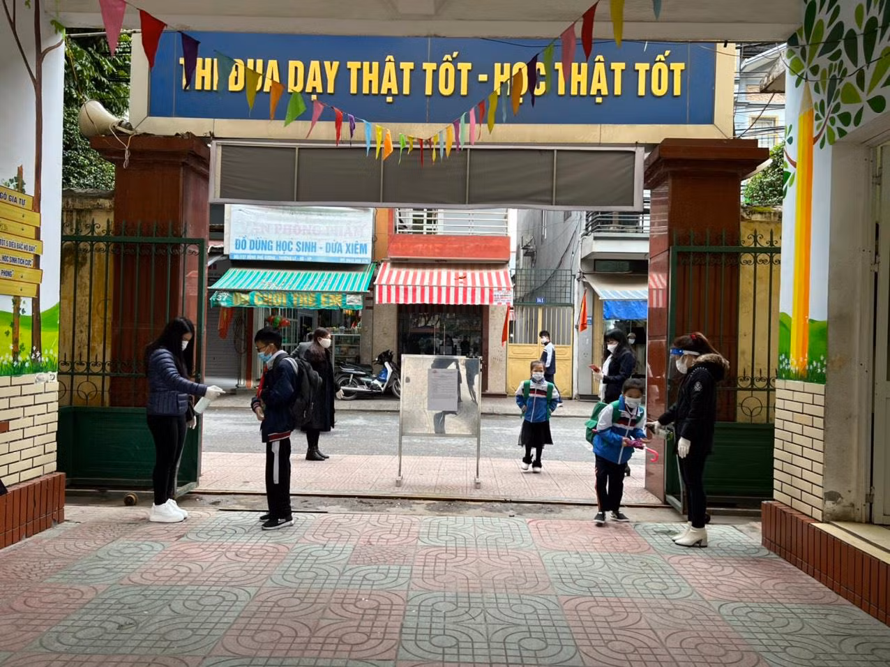 Trường Tiểu học Ngô Gia Tự có 150/1.390 học sinh các khối 1, 2, 3, 5 tới học trực tiếp tại trường (Ảnh: PL) Trường Tiểu học Ngô Gia Tự có 150/1.390 học sinh các khối 1, 2, 3, 5 tới học trực tiếp tại trường (Ảnh: PL)