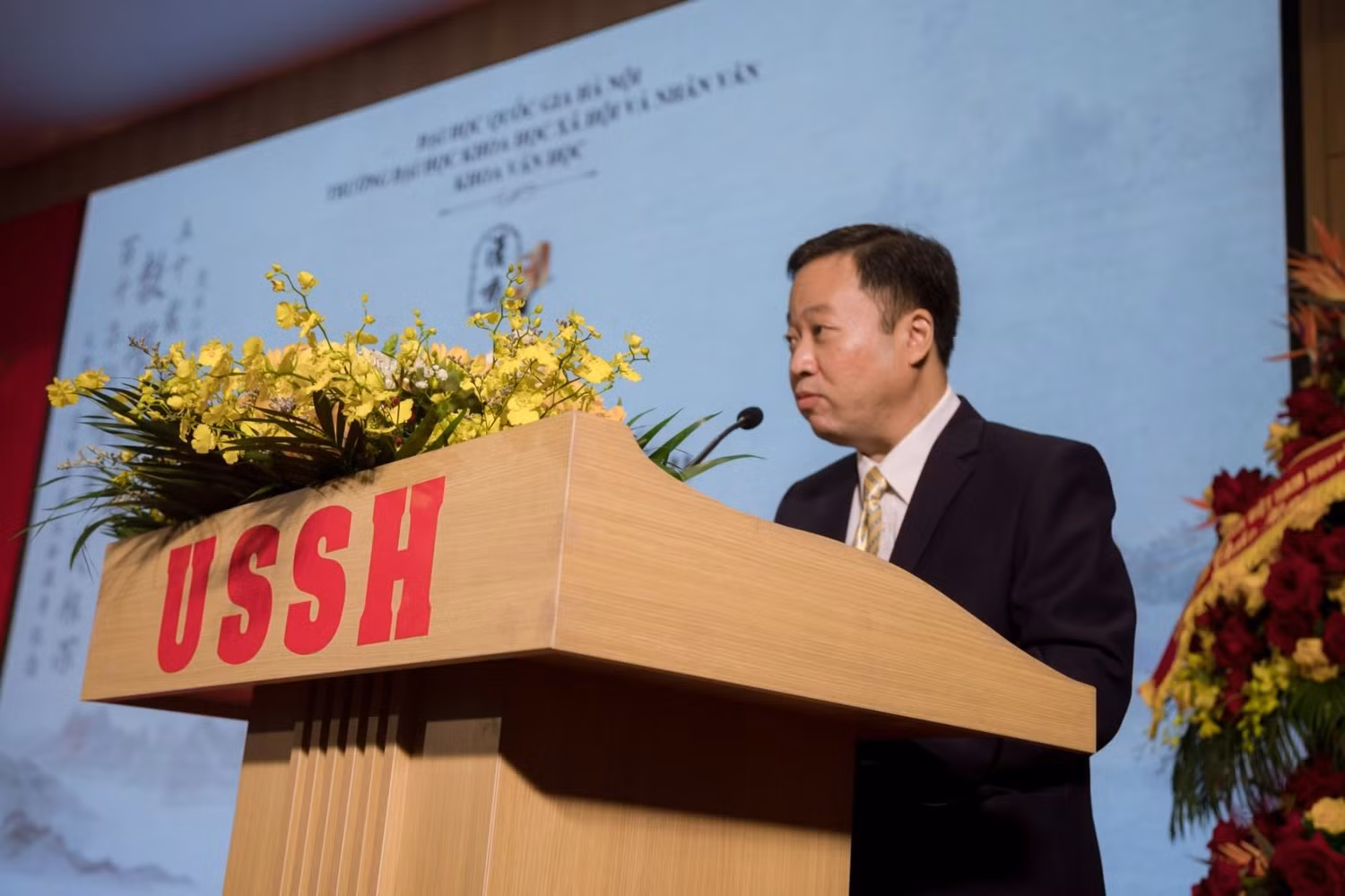 Tiến sĩ Đinh Thanh Hiếu, Trưởng Bộ môn Hán Nôm, Trường Đại học Khoa học Xã hội và Nhân văn, Đại học Quốc gia Hà Nội . Ảnh website trường.jpg
