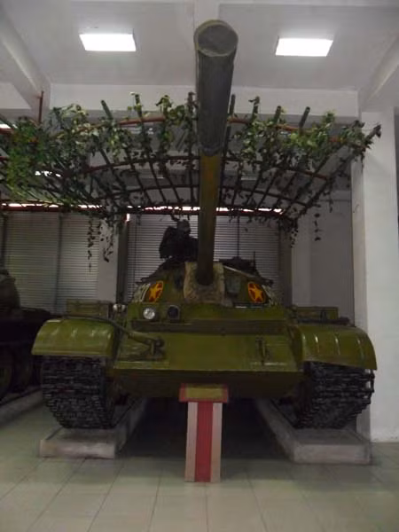 Xe tăng T54 – Số hiệu 960, thuộc Đại đoàn tăng 10, tiểu đoàn tăng 20 Miền Đông nam bộ. Đây là chiếc xe truyền thống của bộ đội tăng thiết giáp miền Đông nam bộ. Xe tăng T54 – Số hiệu 960, thuộc Đại đoàn tăng 10, tiểu đoàn tăng 20 Miền Đông nam bộ. Đây là chiếc xe truyền thống của bộ đội tăng thiết giáp miền Đông nam bộ.