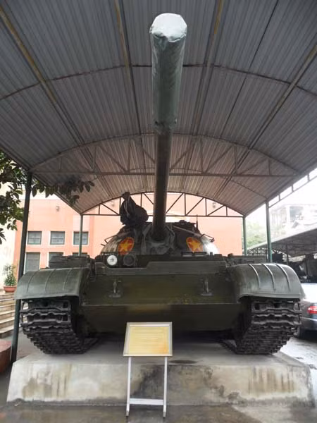 Xe tăng T59 - Số hiệu 995, thuộc Đại đội 1, trung đoàn xe tăng 203, chiếc xe tăng này đã lập thành tích xuất sắc, bắn cháy 2 xe tăng địch trong chiến đấu bảo vệ cảng Cửa Việt từ ngày 26 đến ngày 31 tháng 1 năm 1973. Xe tăng T59 - Số hiệu 995, thuộc Đại đội 1, trung đoàn xe tăng 203, chiếc xe tăng này đã lập thành tích xuất sắc, bắn cháy 2 xe tăng địch trong chiến đấu bảo vệ cảng Cửa Việt từ ngày 26 đến ngày 31 tháng 1 năm 1973.