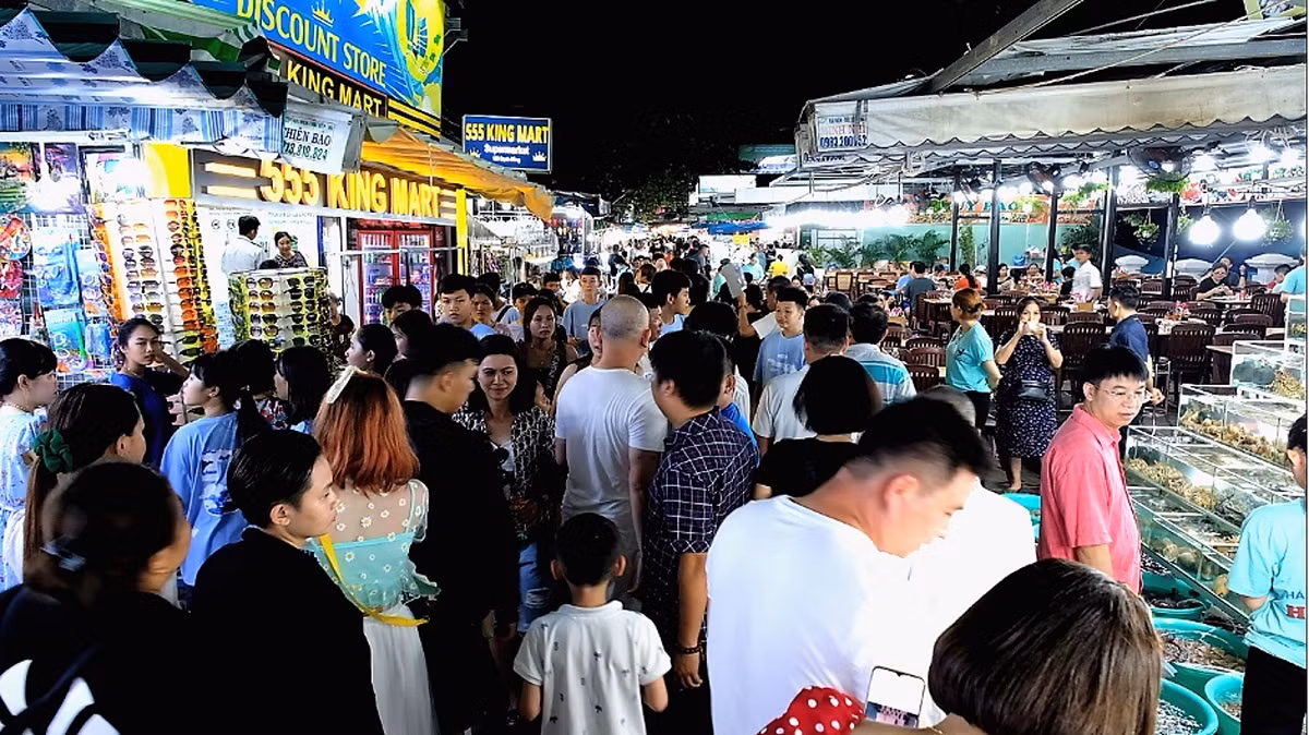 Tiềm năng to lớn của Grand World thu hút mô hình chợ đêm Phú Quốc tìm đến đầu tư (Ảnh Internet) Tiềm năng to lớn của Grand World thu hút mô hình chợ đêm Phú Quốc tìm đến đầu tư (Ảnh Internet)