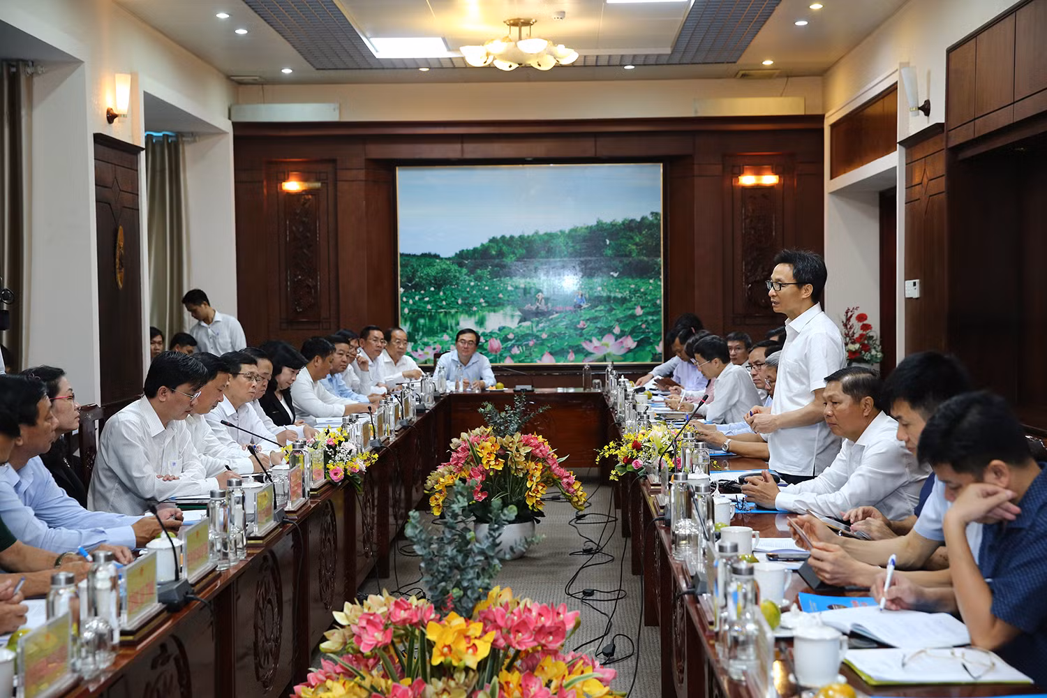 Phó Thủ tướng Vũ Đức Đam làm việc với lãnh đạo tỉnh Long An. Ảnh: VGP/Đình Nam Phó Thủ tướng Vũ Đức Đam làm việc với lãnh đạo tỉnh Long An. Ảnh: VGP/Đình Nam