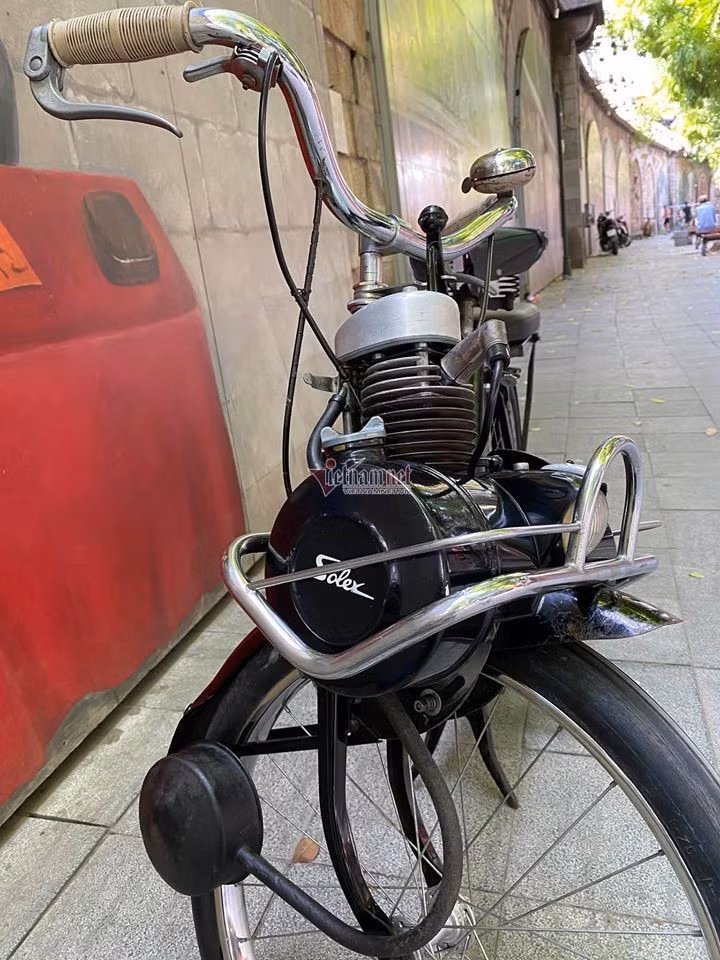 Xe máy Solex gắn động cơ trên bánh xe phía trước Xe máy Solex gắn động cơ trên bánh xe phía trước