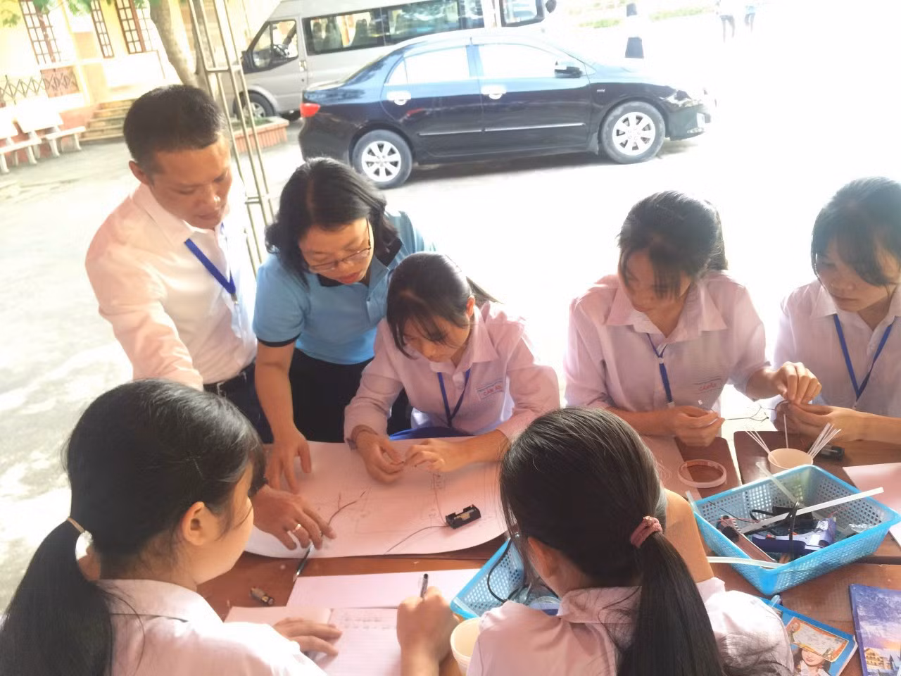 Một giờ học STEM của học sinh Trường Trung học phổ thông Cảm Ân. Một giờ học STEM của học sinh Trường Trung học phổ thông Cảm Ân.