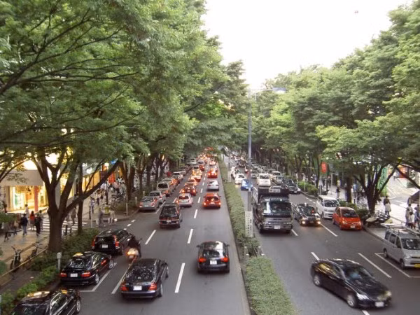 Và nếu ở trong khu phố đắt đỏ nhất của Tokyo, giá thuê một căn hộ 3 phòng ngủ sẽ là 9.445 USD/tháng. Với mức giá này, Tokyo đứng thứ hai thế giới, chỉ sau Hồng Kông, về giá cho thuê bất động sản cao cấp. Và nếu ở trong khu phố đắt đỏ nhất của Tokyo, giá thuê một căn hộ 3 phòng ngủ sẽ là 9.445 USD/tháng. Với mức giá này, Tokyo đứng thứ hai thế giới, chỉ sau Hồng Kông, về giá cho thuê bất động sản cao cấp.