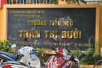 Vừa nghỉ hè, phụ huynh TH Trần Thị Bưởi đã được đề nghị đăng ký mua đồng phục