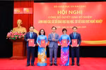 Bộ trưởng GD&ĐT trao quyết định bổ nhiệm Hiệu trưởng và các Phó Hiệu trưởng Trường ĐH Mở Hà Nội