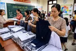 Chuẩn bị năm học mới, nhiều phụ huynh lại "tâm tư" việc chi tiền triệu mua đồng phục