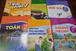 Làm sao để học sinh giữ gìn cẩn thận khi cấp phát miễn phí sách giáo khoa?