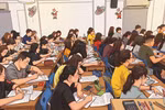 Nhiều phụ huynh bỏ tiền cho con học thêm chỉ để mua sự yên tâm