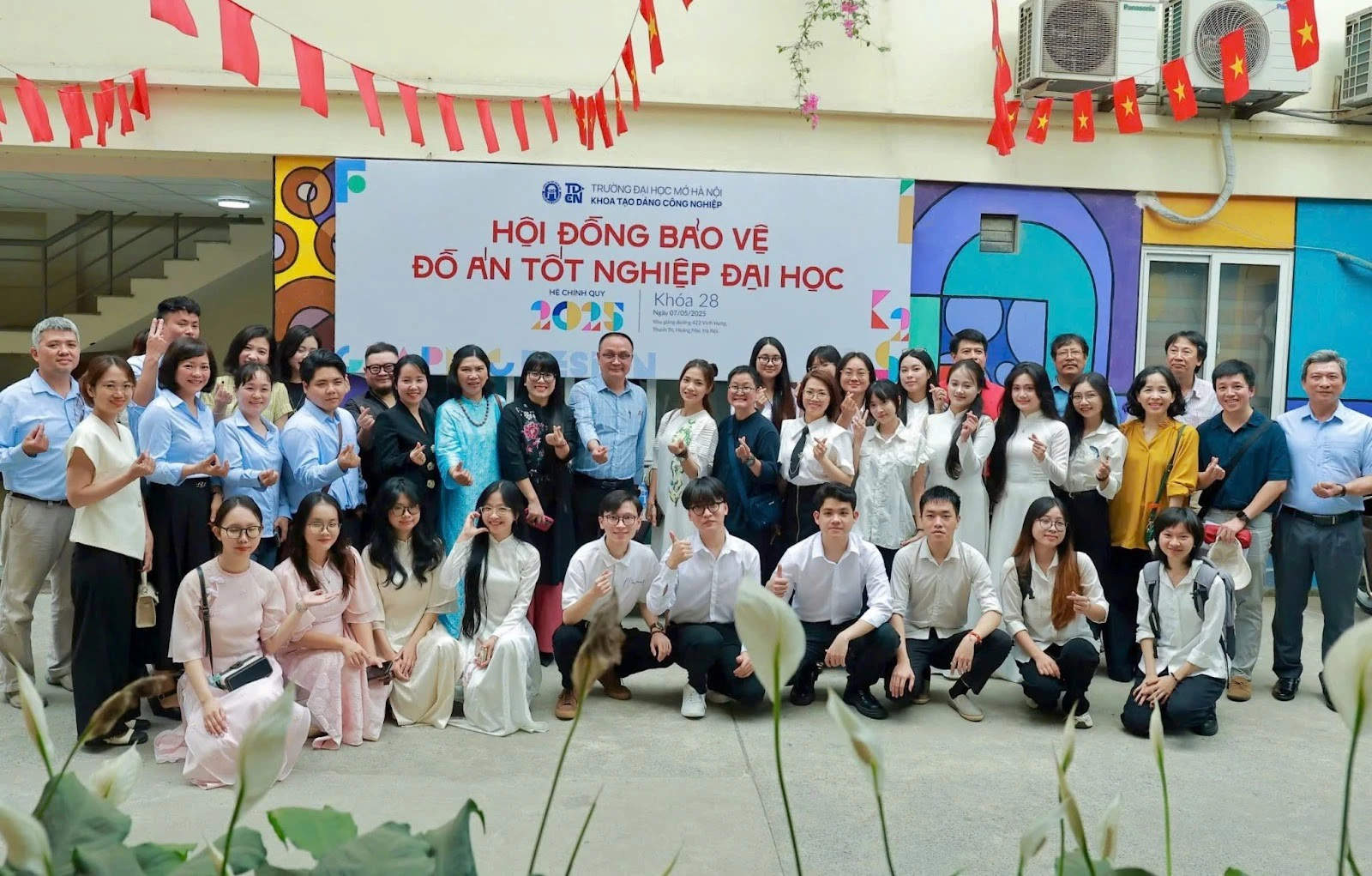 Sinh viên say mê sáng tạo, thích thú khi học ngành Thiết kế đồ họa tại ĐH Mở Hà Nội