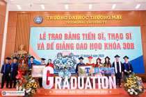 Trường Đại học Thương mại trao bằng tiến sĩ, thạc sĩ và bế giảng cao học khóa 30B