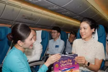 Vietnam Airlines mang sắc màu Trung thu truyền thống lên “Chuyến bay Chạm Trăng”