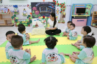 Cô và trò Trường Mầm non Sơn Ca (phường Ninh Kiều, thành phố Cần Thơ). Ảnh NTCC