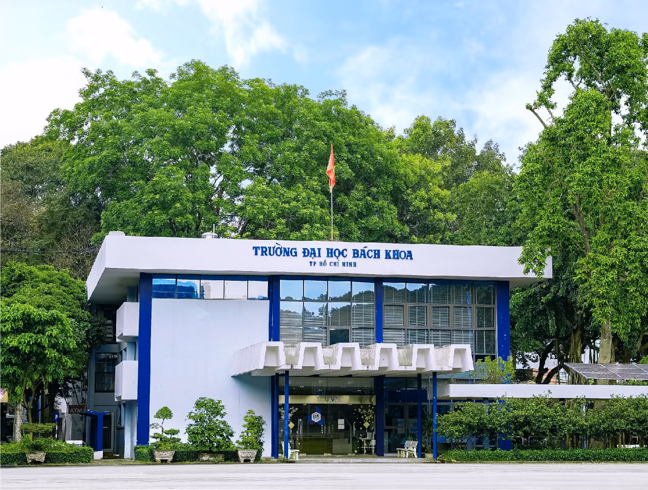 Trường Đại học Bách khoa - Đại học Quốc gia Thành phố Hồ Chí Minh là đơn vị có số lượng thành viên Hội đồng Giáo sư ngành, liên ngành nhiều nhất trong hệ thống Đại học Quốc gia Thành phố Hồ Chí Minh năm 2025.