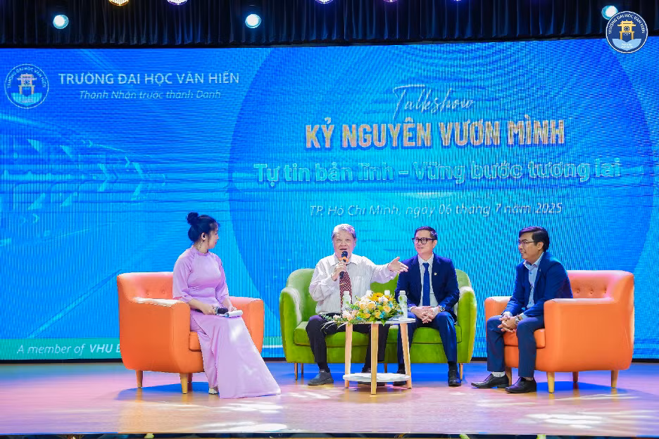 Talkshow “Kỷ nguyên vươn mình, Tự tin bản lĩnh – Vững bước tương lai” với nhiều kiến thức và hành trang quý giá cho sinh viên trong kỷ nguyên mới.