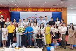 Các thế hệ cựu sinh viên gặp gỡ, chia sẻ tại Lễ Gặp mặt Kỷ niệm 19 năm thành lập Quỹ học bổng Thắp Sáng Niềm Tin.