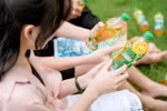 Dãy mã nhỏ phía sau nhãn chai - điểm bắt đầu của một hệ thống mà không ai có thể can thiệp kết quả.