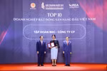Bà Trần Tuyết Nhung – Phó tổng Giám đốc Tập đoàn BRG nhận Danh hiệu giải thưởng Top 10 Doanh nghiệp Bất động sản hàng đầu Việt Nam.