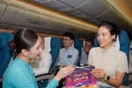 Vietnam Airlines mang sắc màu Trung thu truyền thống lên “Chuyến bay Chạm Trăng”