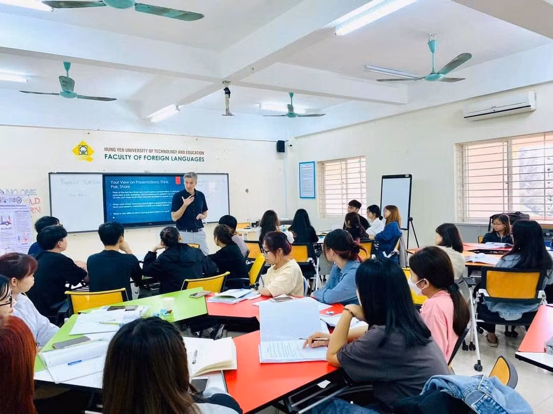 Khoa Ngoại Ngữ Trường Đại học Sư phạm Kỹ thuật Hưng Yên có đội ngũ giảng viên cơ hữu trình độ cao, được đào tạo bài bản trong và ngoài nước. Ảnh: NTCC