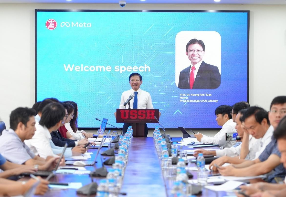 GS.TS Hoàng Anh Tuấn - Hiệu trưởng Trường Đại học Khoa học Xã hội và Nhân văn, Đại học Quốc gia Hà Nội, Chủ nhiệm Dự án hợp tác giữa USSH và Meta phát biểu khai mạc tọa đàm