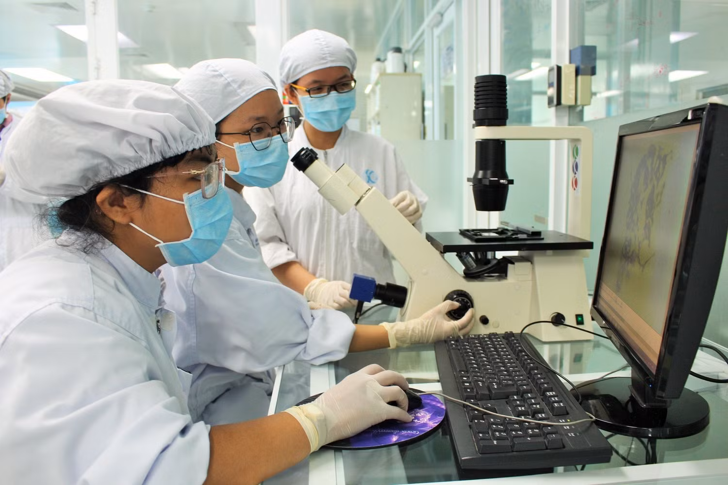 Khi viện nghiên cứu trở thành bộ phận trực thuộc trường, bộ máy đào tạo và nghiên cứu sẽ liên kết chặt hơn. Ảnh: website Đại học Quốc gia TPHCM.