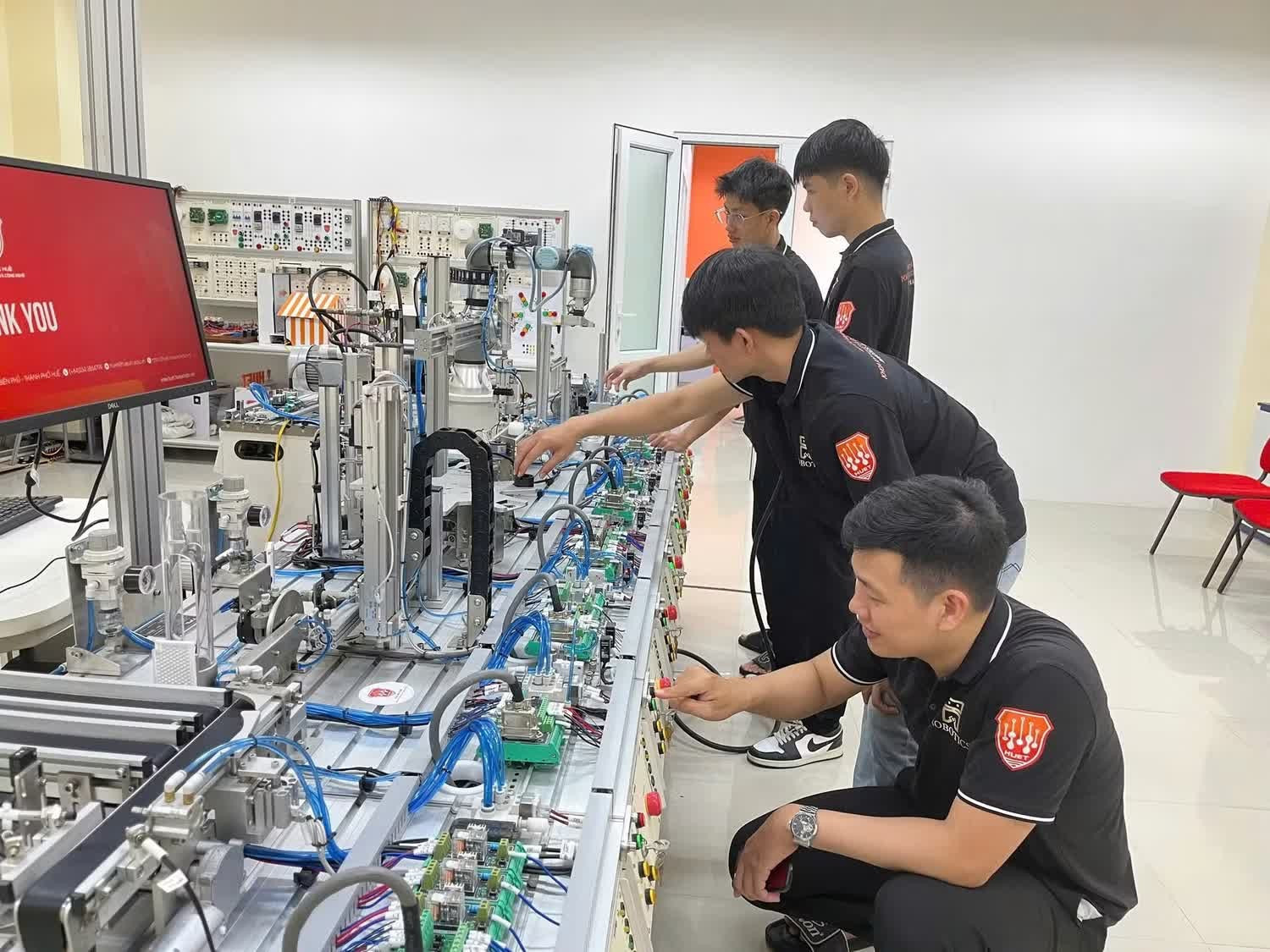 Nguồn lực đầu tư cho hệ thống phòng thí nghiệm là một trong những thách thức cơ sở đào tạo bán dẫn đang đối mặt.