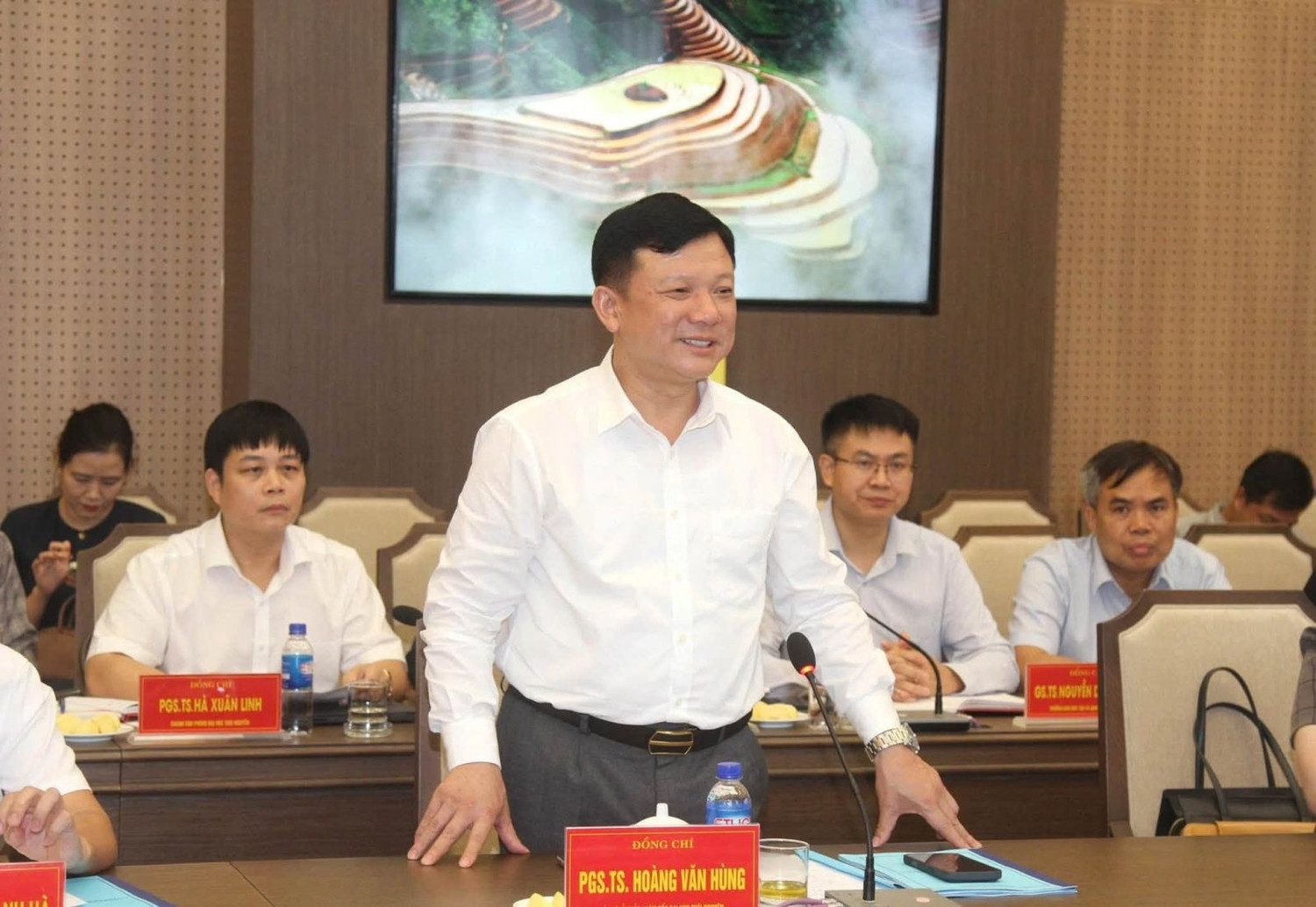 PGS.TS. Hoàng Văn Hùng - Bí thư Đảng ủy, Giám đốc Đại học Thái Nguyên phát biểu tại hội nghị.
