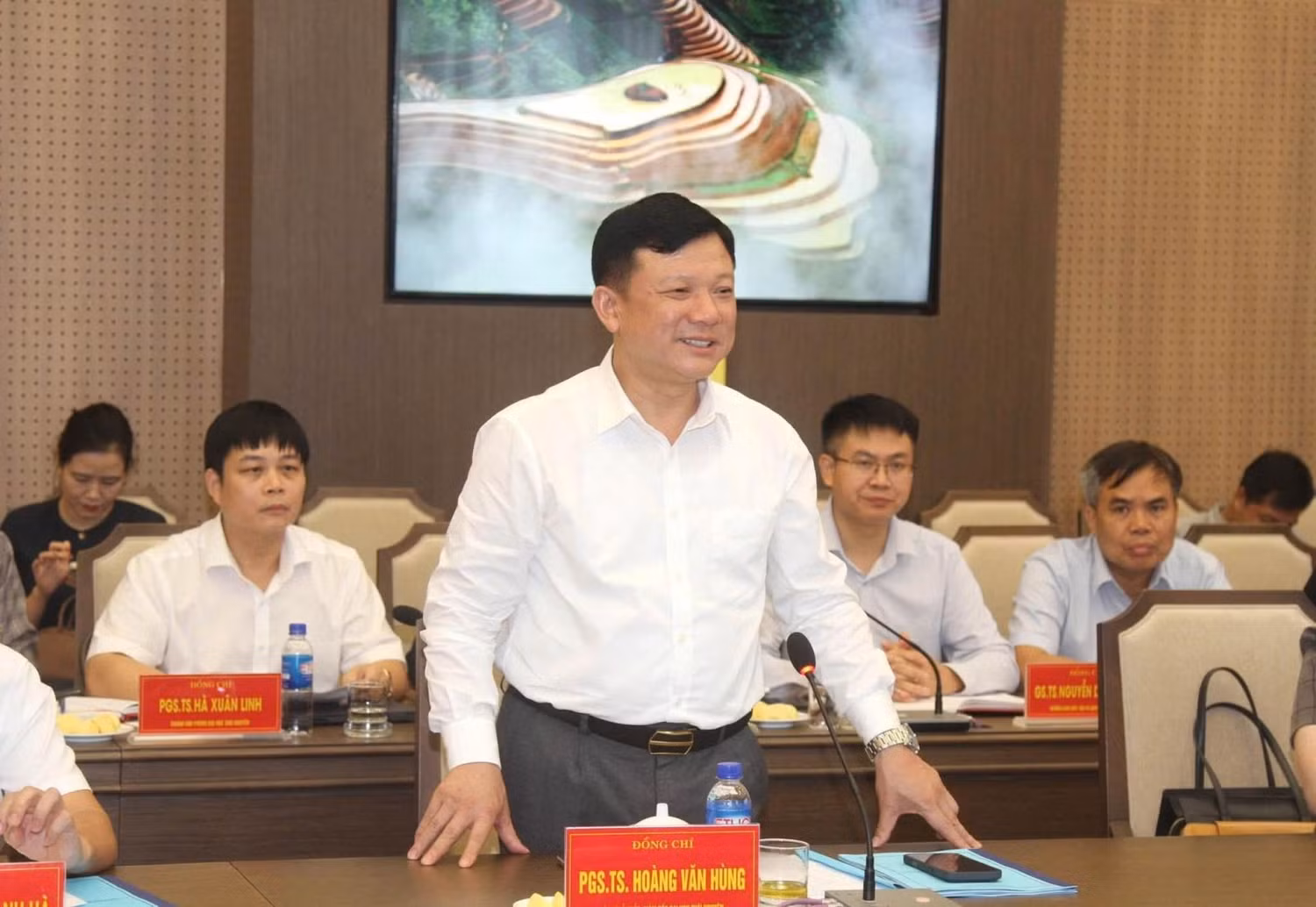 PGS.TS. Hoàng Văn Hùng - Bí thư Đảng ủy, Giám đốc Đại học Thái Nguyên phát biểu tại hội nghị.