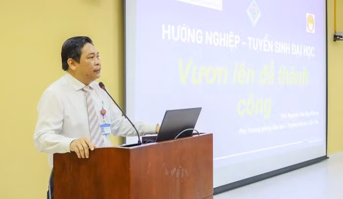 thay-khang-dh-can-tho-45.jpg