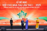 Vietnam Airlines ủng hộ 5,5 tỷ đồng hỗ trợ đồng bào vùng bão lũ