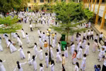 Cấm học sinh sử dụng điện thoại di động trong trường học cần thống nhất, đồng bộ
