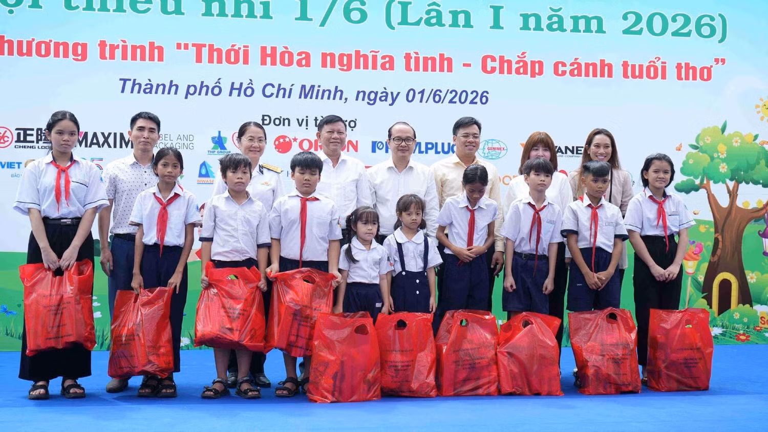 Các em nhỏ phường Thới Hòa - Thành phố Hồ Chí Minh trong ngày hội của tuổi thơ.