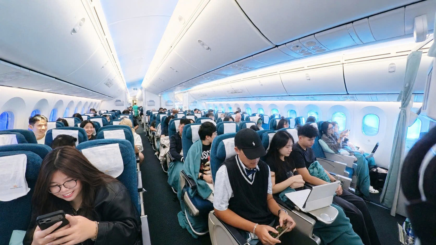 anh-9-vietnam-airlines-thuc-hien-chuyen-bay-thu-thach-ben-vung-showcase-flight-2026-bang-boeing-787-9-dua-cac-thay-doi-trong-khai-thac-dich-vu-va-chuoi-di-chuyen-vao-khuon-kho-the-aviation-challenge-tac-2026.jpg