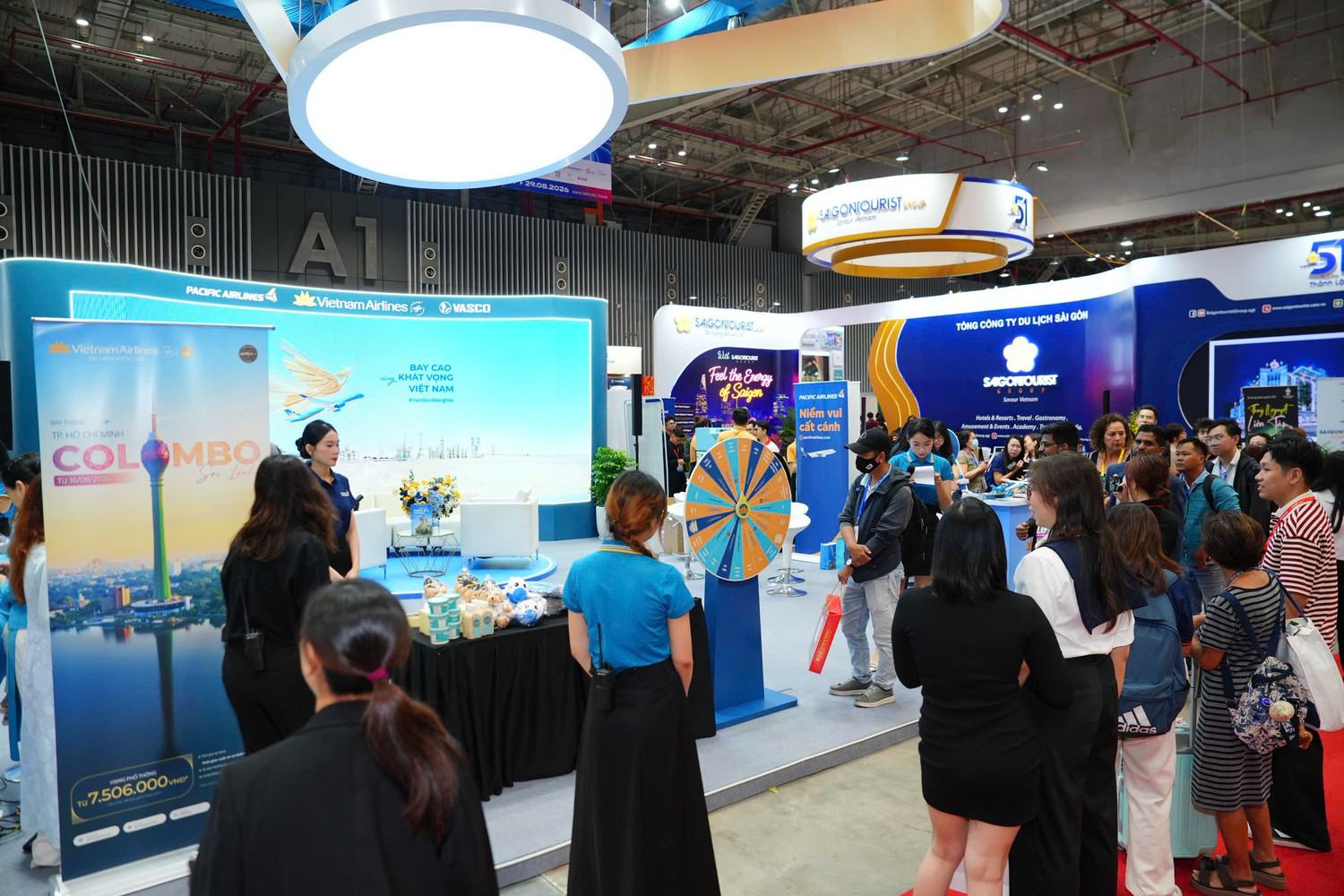 5-tai-hoi-cho-vietnam-airlines-to-chuc-cac-tro-choi-tuong-tac-thu-hut-dong-dao-khach-tham-quan-tham-gia.jpg