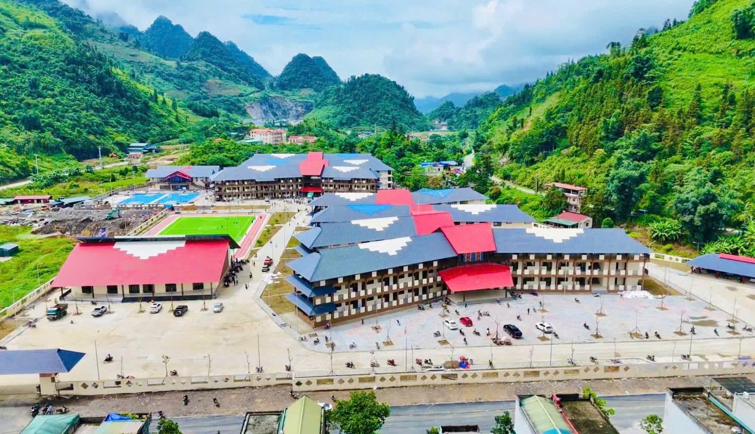 Trường Phổ thông nội trú Tiểu học và Trung học cơ sở Mường Khương — nơi Agribank trao tặng phòng học máy tính trong lễ khởi công năm 2025.