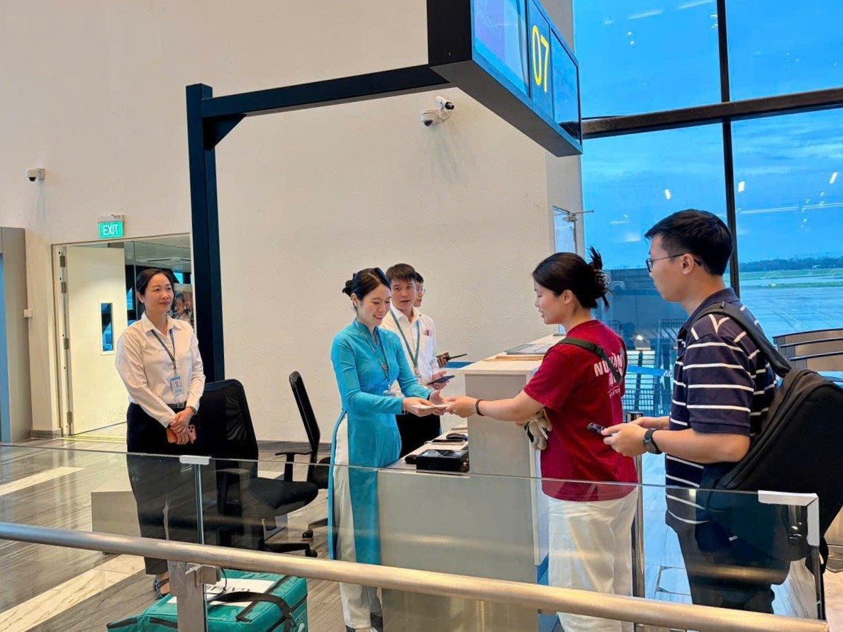 vietnam-airlines-phoi-hop-cung-cac-e-kip-y-te-uu-tien-van-chuyen-tang-hien-tren-cac-chuyen-bay-bao-dam-hanh-trinh-duoc-noi-tiep-nhanh-chong.jpg