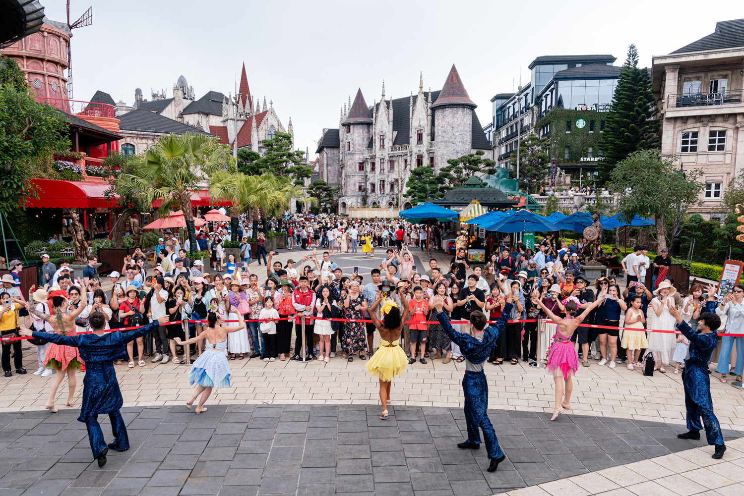 show-dien-sunworldbanahills.jpg