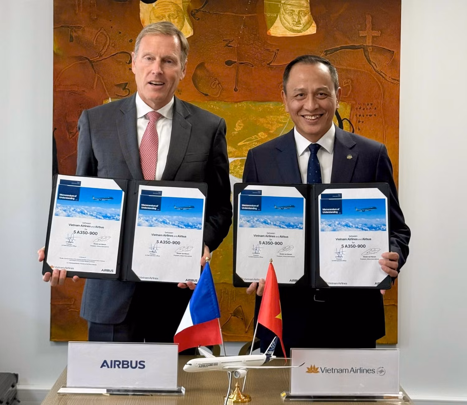 3-bien-ban-ghi-nho-voi-airbus-la-co-so-de-vietnam-airlines-chuan-bi-cho-ke-hoach-tang-truong-va-nang-cao-nang-luc-canh-tranh-trong-giai-doan-toi.jpg