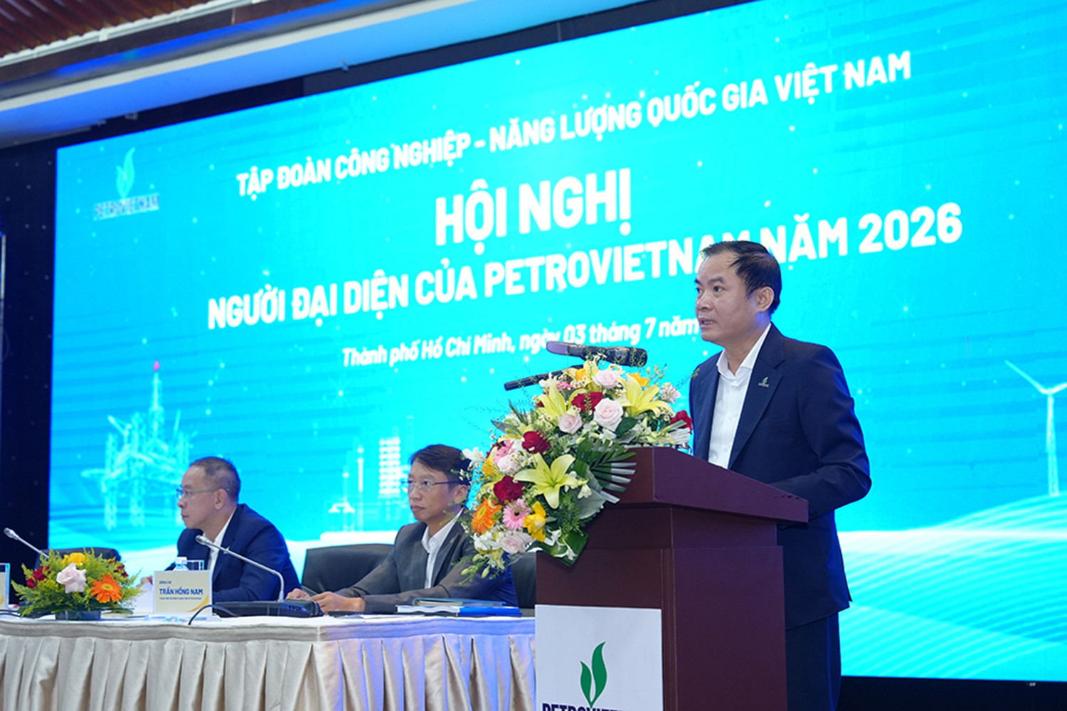 Phát biểu tại Hội nghị, Chủ tịch HĐTV Petrovietnam Lê Ngọc Sơn nhấn mạnh việc chuyển phương thức quản lý phần vốn của Petrovietnam từ nặng về thủ tục sang quản trị theo kết quả.
