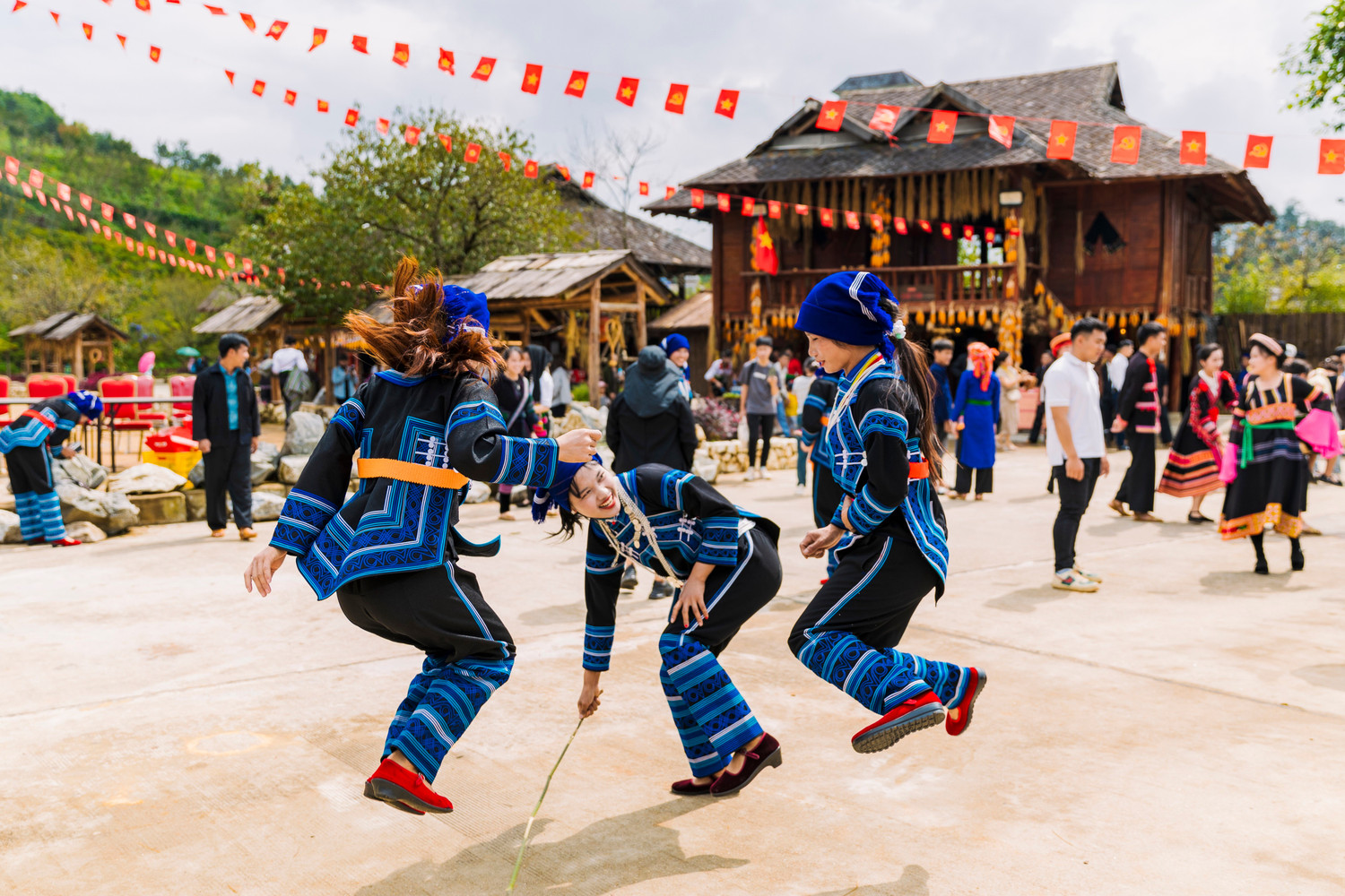 le-hoi-mua-vang-ban-may.jpg