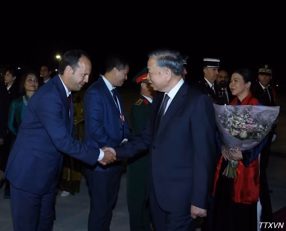 vna-potal-tong-bi-thu-chu-tich-nuoc-to-lam-va-phu-nhan-bat-dau-chuyen-tham-chinh-thuc-cong-hoa-phap-va-du-hoi-nghi-thuong-dinh-khong-gian-vu-tru-4669.jpg
