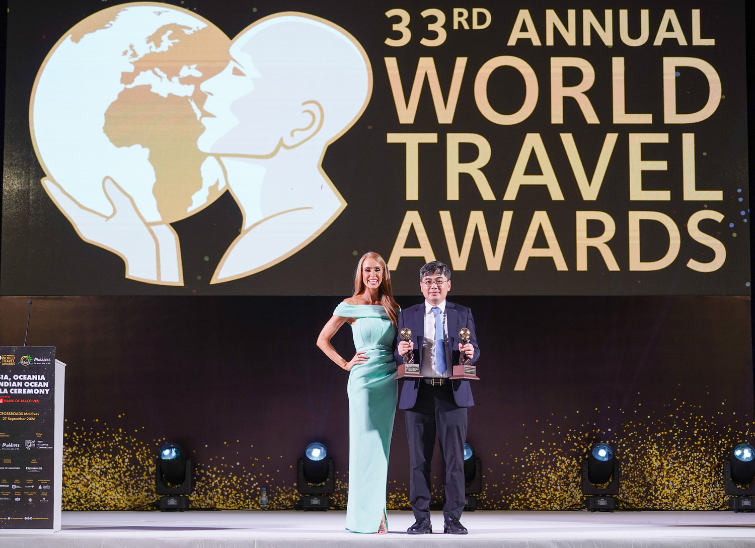 2-vietnam-airlines-duoc-vinh-danh-tai-4-hang-muc-cua-world-travel-awards-2026-tang-them-mot-giai-so-voi-nam.jpg