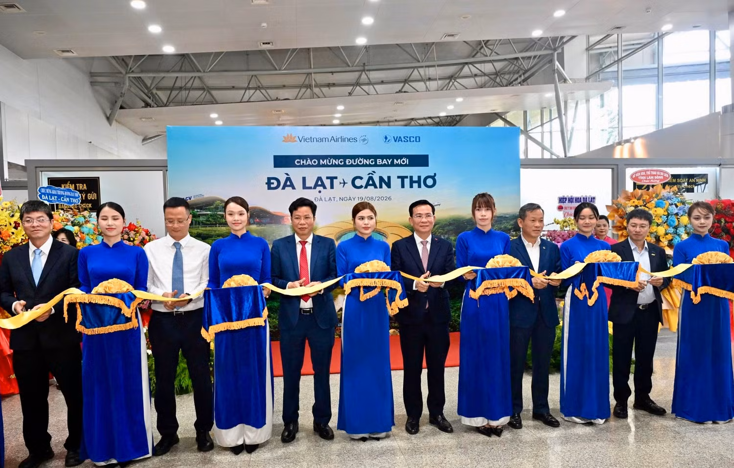 5-cung-trong-sang-19-8-vietnam-airlines-group-to-chuc-le-khai-truong-duong-bay-can-tho-da-lat-danh-dau-su-tro-lai-cua-duong-bay-nay-sau-gan-6-nam-gian-doan.jpg