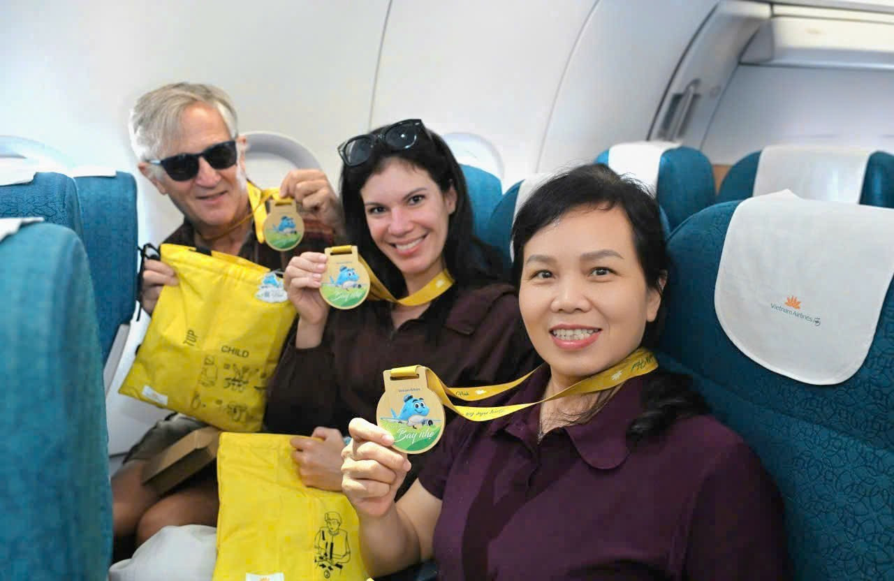10-thong-diep-bay-nhe-nhan-duoc-su-huong-ung-cua-hanh-khach-tren-chuyen-bay-vn7545-toi-hue.jpg