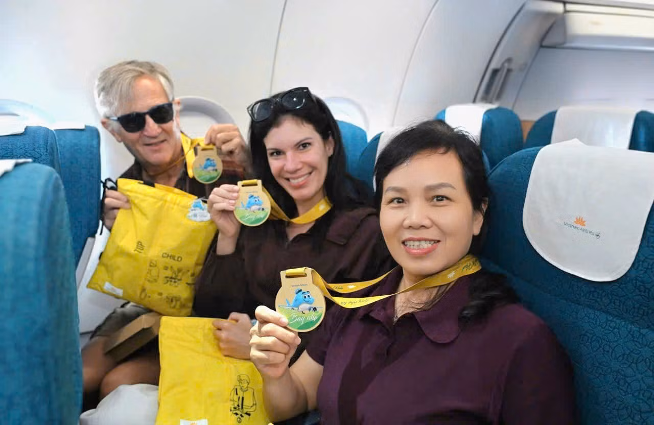 10-thong-diep-bay-nhe-nhan-duoc-su-huong-ung-cua-hanh-khach-tren-chuyen-bay-vn7545-toi-hue.jpg