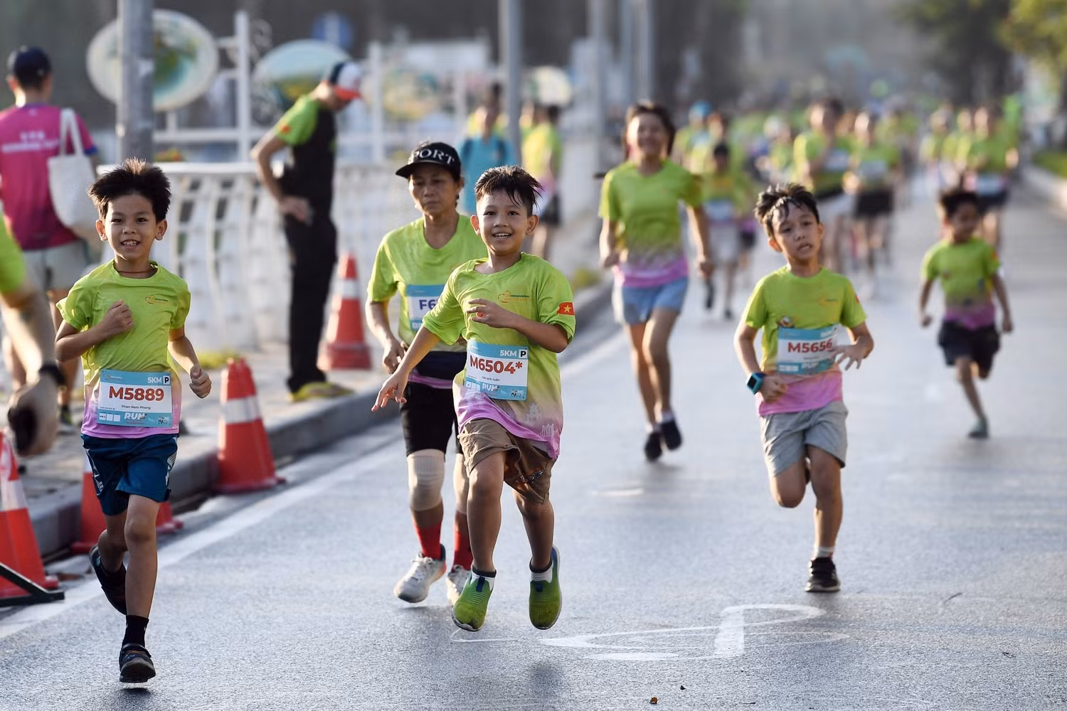 cu-ly-15-km-mo-ra-duong-chay-danh-cho-tre-em-va-cac-gia-dinh-tai-run-for-love-2026.jpg