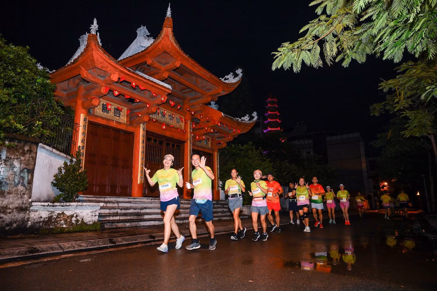 duong-chay-run-for-love-dua-cac-van-dong-vien-qua-nhung-khong-gian-mang-dau-an-mua-thu-ha-noi.jpg