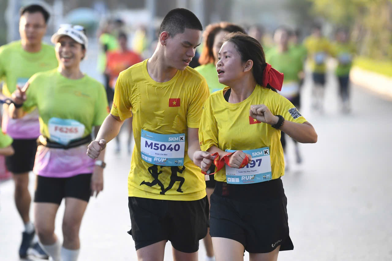 moi-van-dong-vien-khiem-thi-se-co-mot-van-dong-vien-dong-hanh-tren-duong-chay-run-for-love-2026-tuong-tu-cac-mua-giai-truoc.jpg
